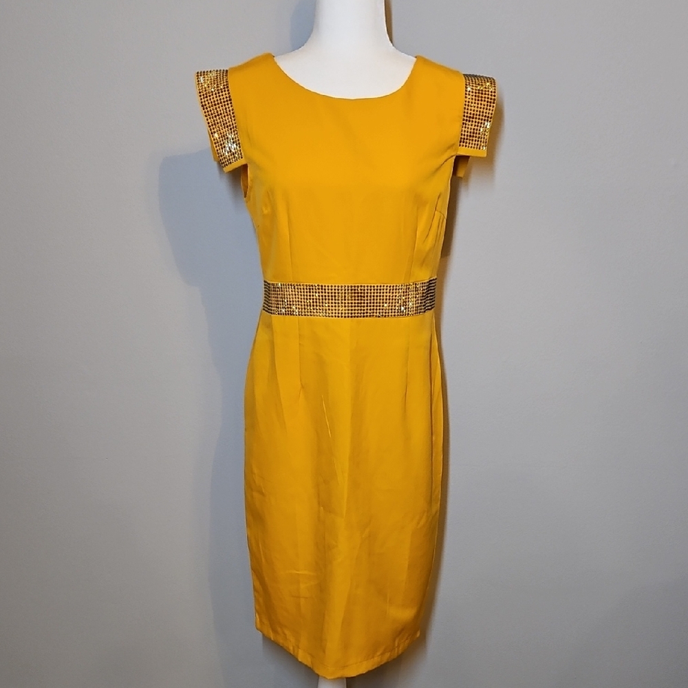 Elegant Yellow Dress with Gold Accents